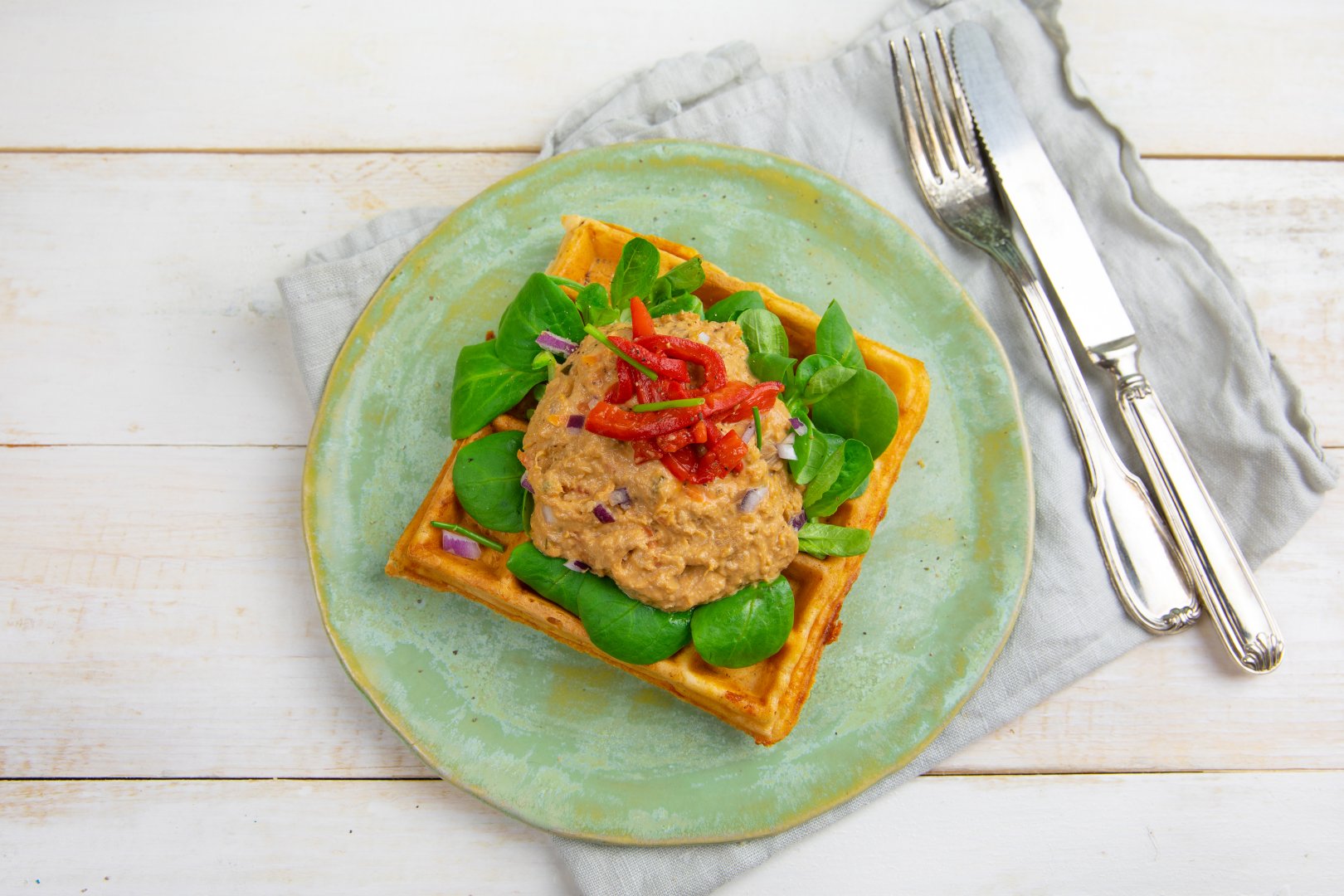 Hartige wafel met tonijn salade